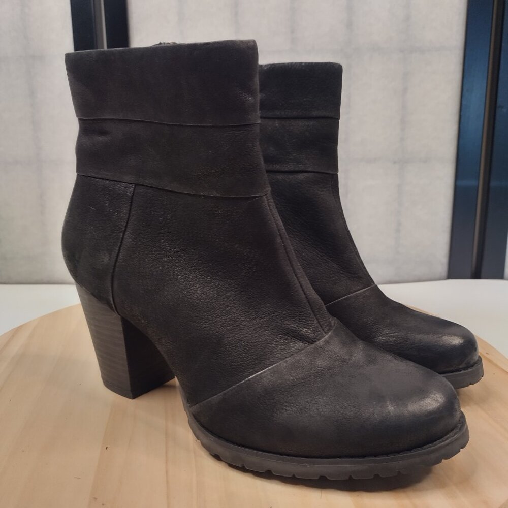 Clarks Artisan Black Leather Ankle Block Heel Boots Booties Women US 7M - Picture 2 of 11